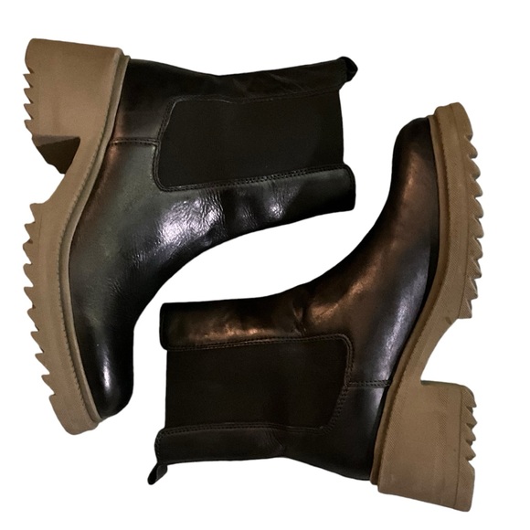 Vince Camuto Shoes - EUC Vince Camuto Anikaaa Lug Sole Leather Boots